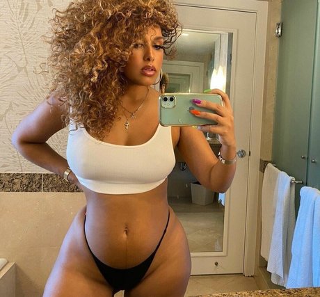 Aisha Thalia free only fans