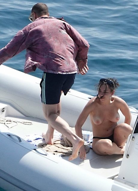 Charlie XCX onlyfans posts