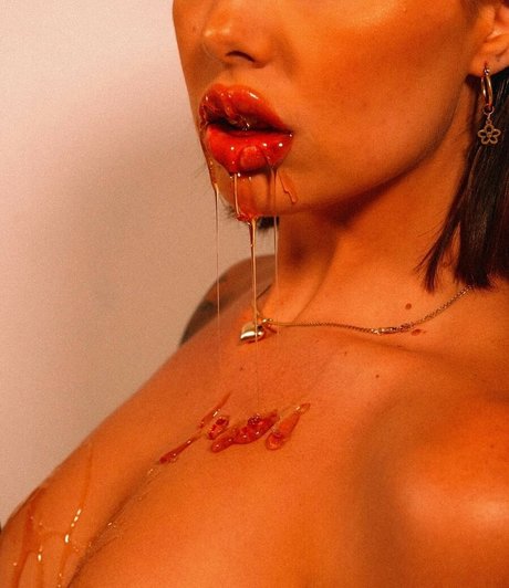 xlilysaffronx only fans naked