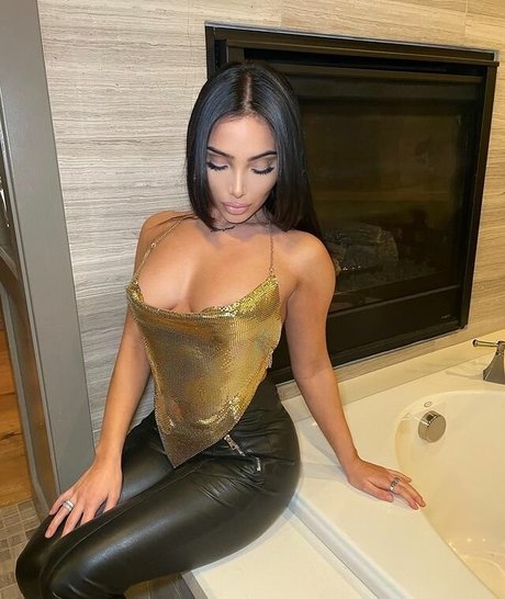 Raquel Symons onlyfans lean