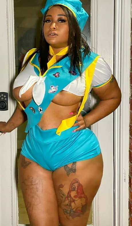 MsNikiarenee onlyfans nudes