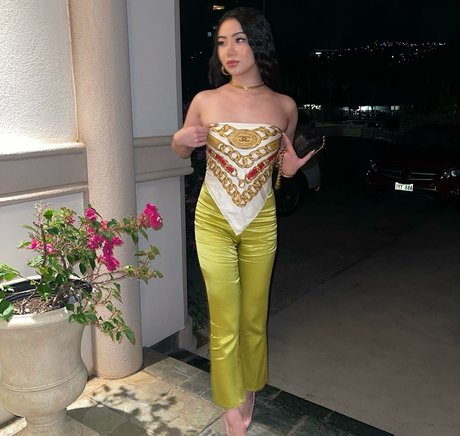 Alice Yamamoto onlyfans striptease