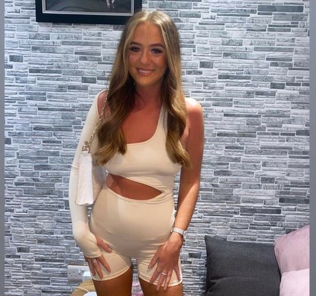 Anna Hollins nude only fans leaks