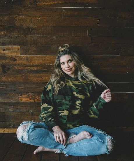 Danielle Fishel onlyfans gratis