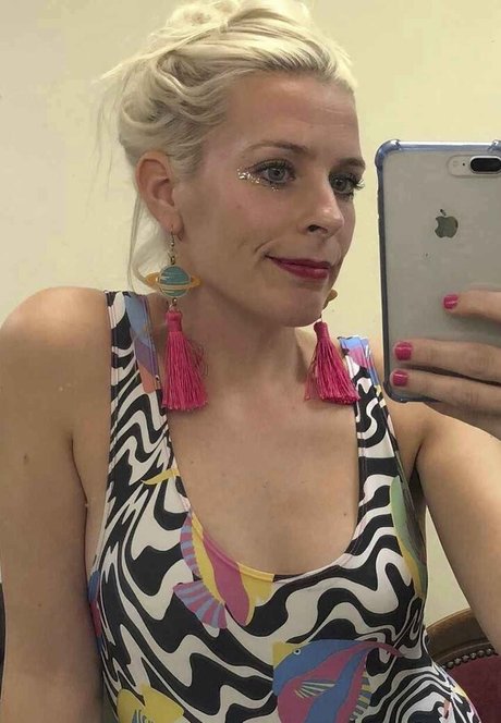 Sara Pascoe nude leaks onlyfans