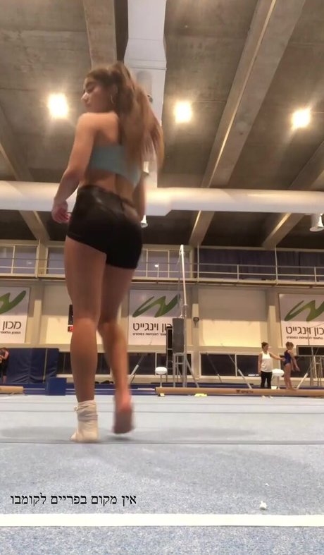 Lia Barlev onlyfans striptease