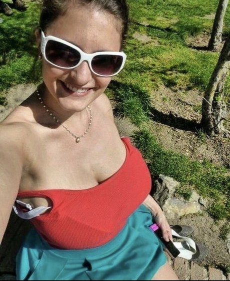 Avery Millah onlyfans sex tape