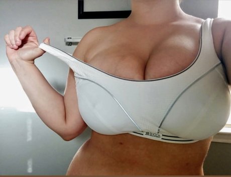 Avery Millah nude onlyfans leaked