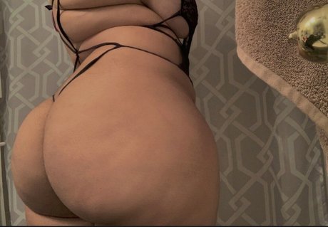 Tanya Mayenge onlyfans nude pics