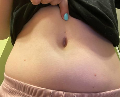 bellymodel2 onlyfans model photo