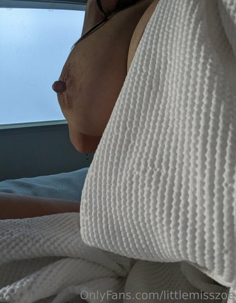 littlemisszoe only fans pics