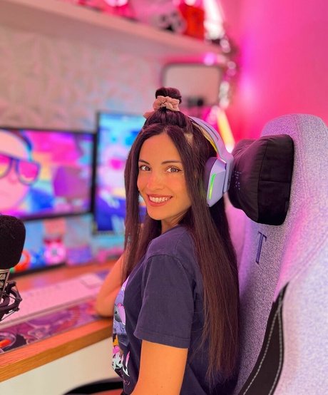 Kafkanya naked on onlyfans