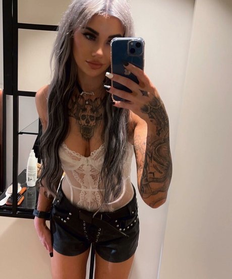 Hannah Taylor onlyfans leak ass