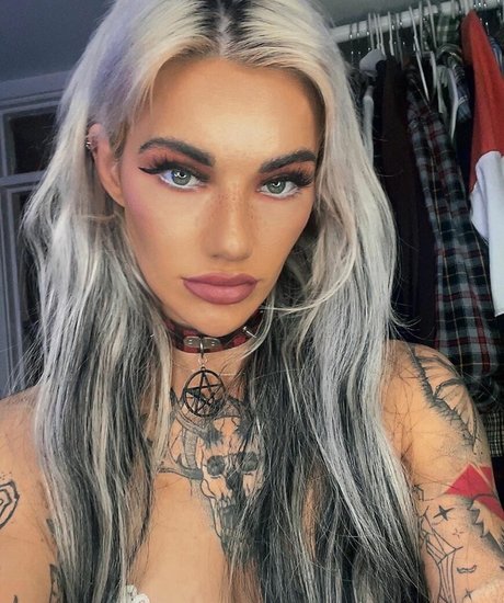 Hannah Taylor onlyfans model images