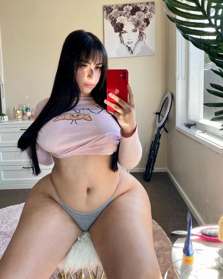 Foreign amira_ onlyfans nude pics