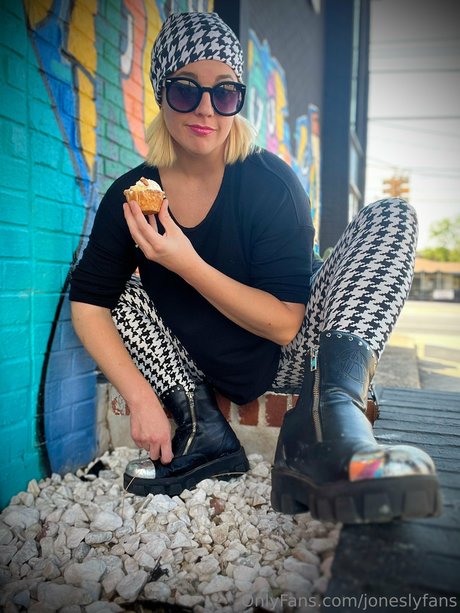 Lindsay Jones only fans free