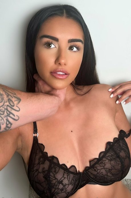 Sara Shah onlyfans leak