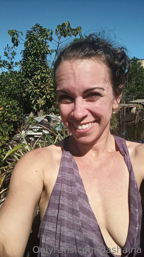 Dashaina_ onlyfans topless