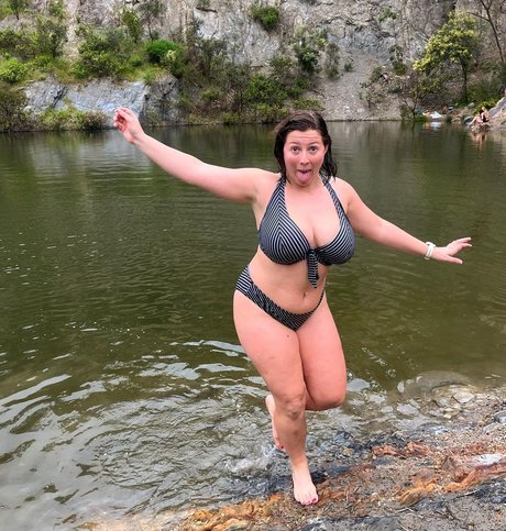 Bel Larcombe onlyfans leaks.