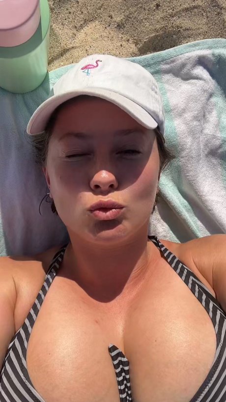 Bel Larcombe onlyfans nude leak