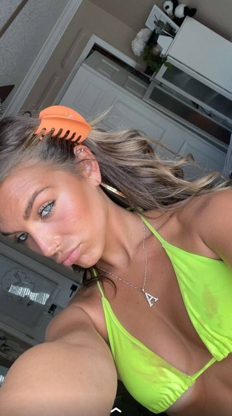 Jordan Beckham onlyfans boobs