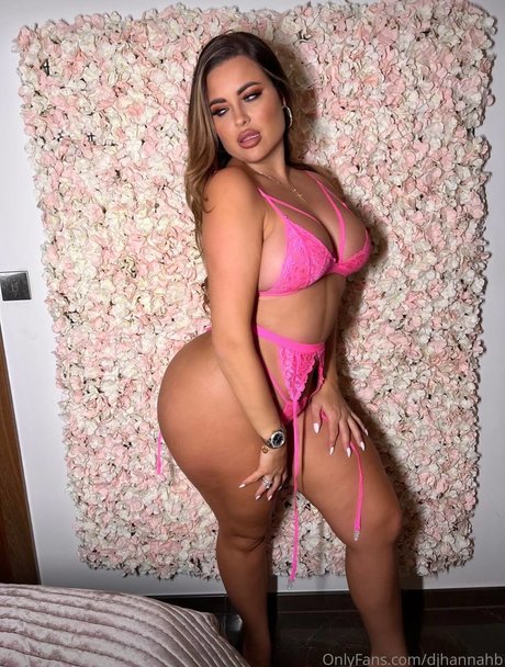 Dj Hannah B onlyfans topless