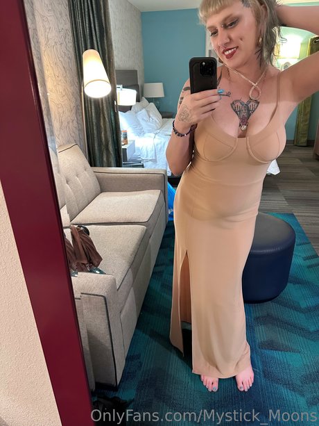 Mystick Moons_ onlyfans pictures