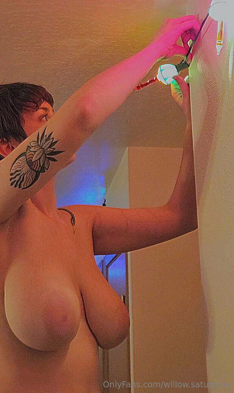 Willow Saturnine onlyfans strip tease