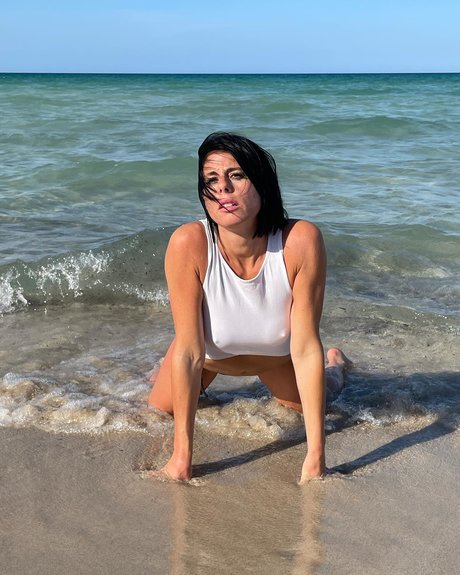 Laura Pleasure onlyfans leaked pics