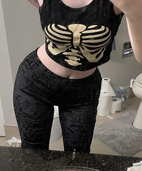 Initialelon Profile pic