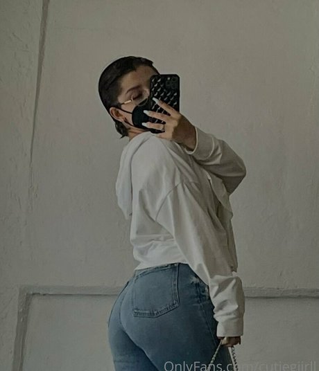 Mariana Castro onlyfans leak ass