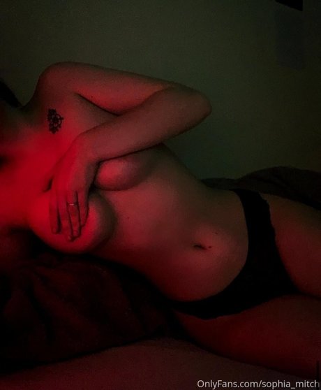 Sophia Mitch nude only fans