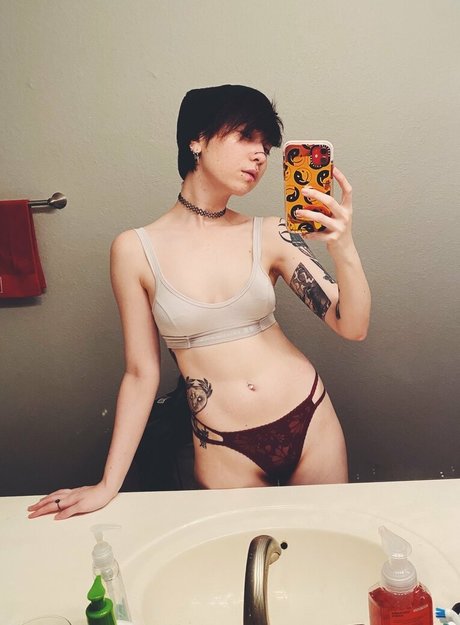 Boogainvillea is on onlyfans