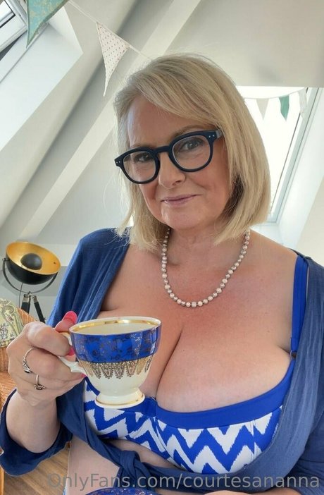 CourtesanAnna onlyfans leak sex