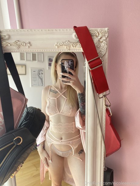 Sweet Crush Nicole naked onlyfans pics