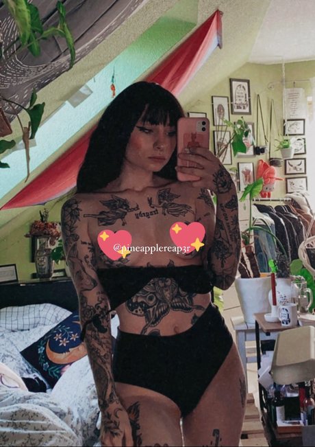 hernamewasloneliness onlyfans model photo