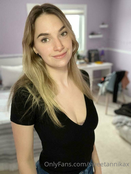 sweetannikax onlyfans leaked naked