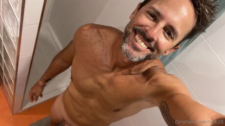 Lucri28 only fans nude