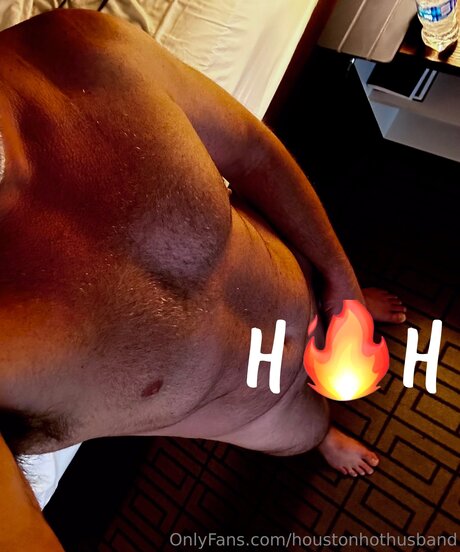 Houstonhothusband naked on onlyfans