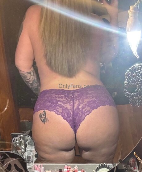 Missxb00tyxbeth onlyfans strip tease