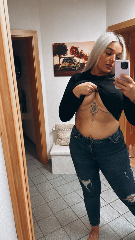 Nikita Suave only fans pics