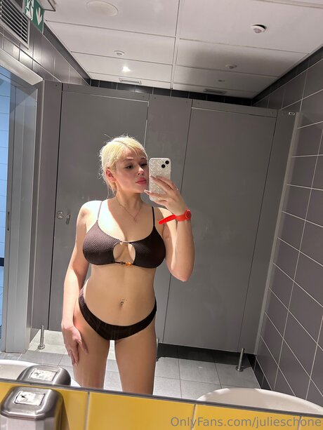 Julieschone only fans nudes
