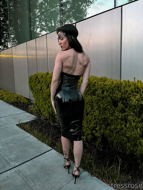 Roserenoir onlyfans nude pics