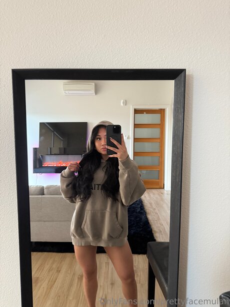 Prettyfacemulan onlyfans model images