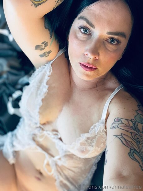 Annaleafree onlyfans free content