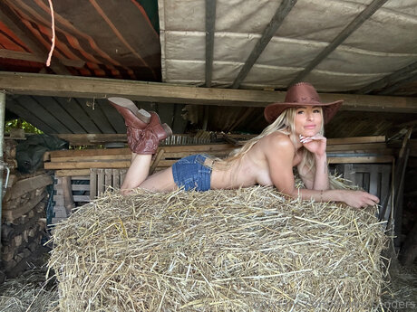 Leonie Sanders onlyfans xx