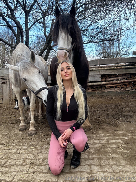 Leonie Sanders onlyfans leaked sex