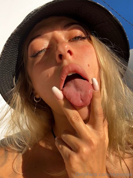 Realsnow onlyfans naked porn