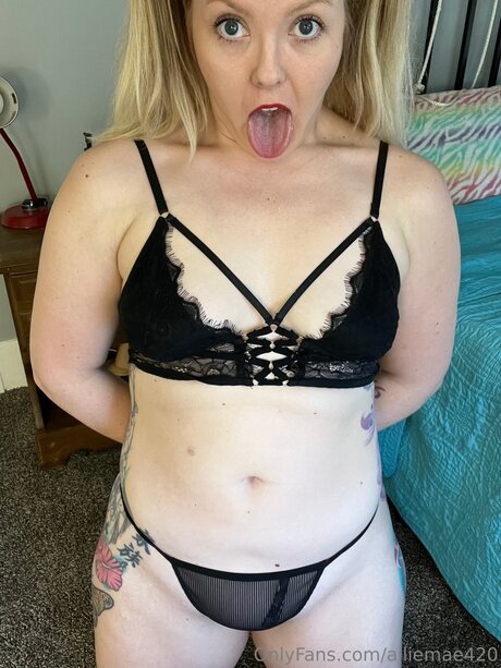 Alliemae420 onlyfans creator