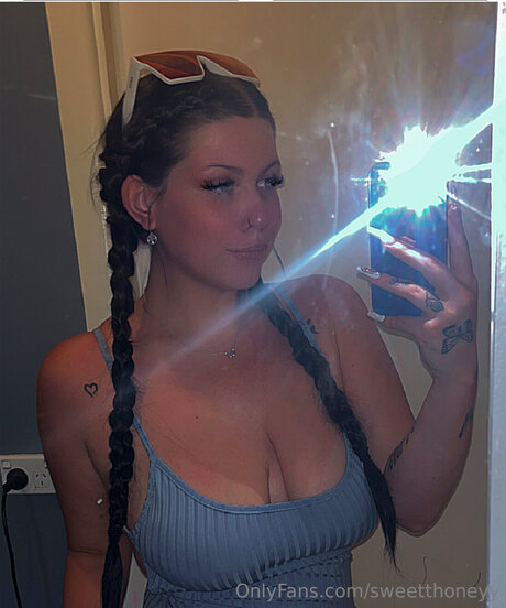 Sweetthoneyy free onlyfans